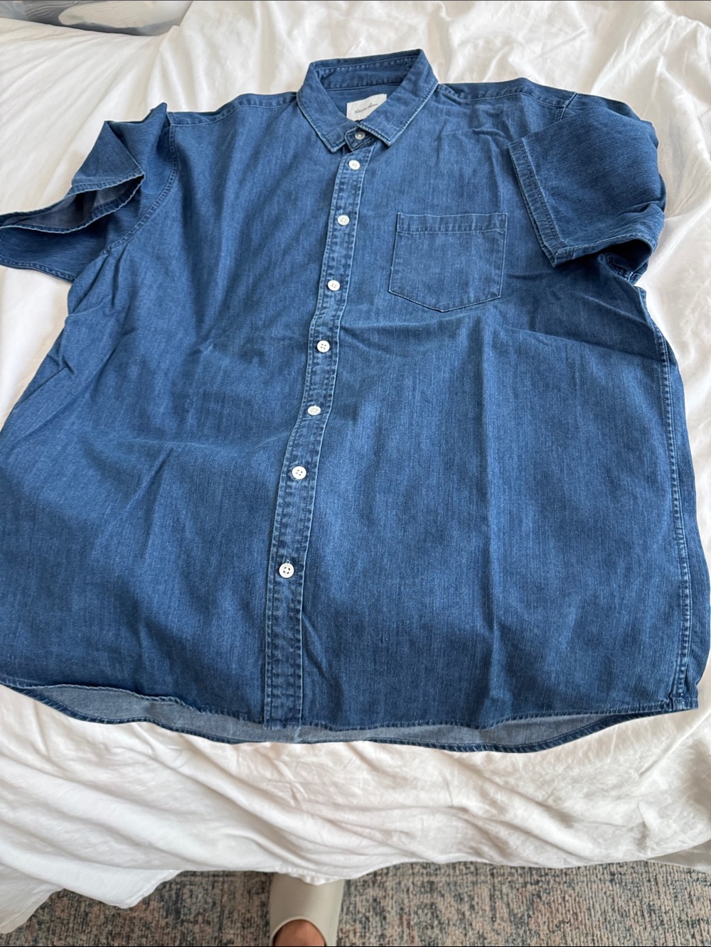 Steven Alan Short-Sleeve Denim Button-Down Shirt in Blue